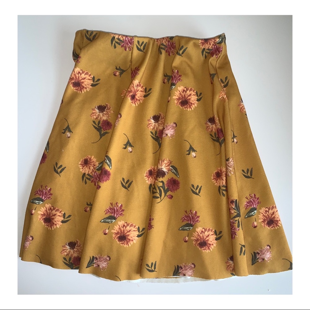 Small Flower skirt🌻 from Zara